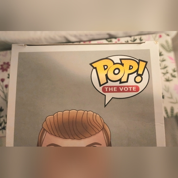 Funko Pop! Donald Trump #02; 2016 Presidential Candidate & 45th President - Picture 7 of 8